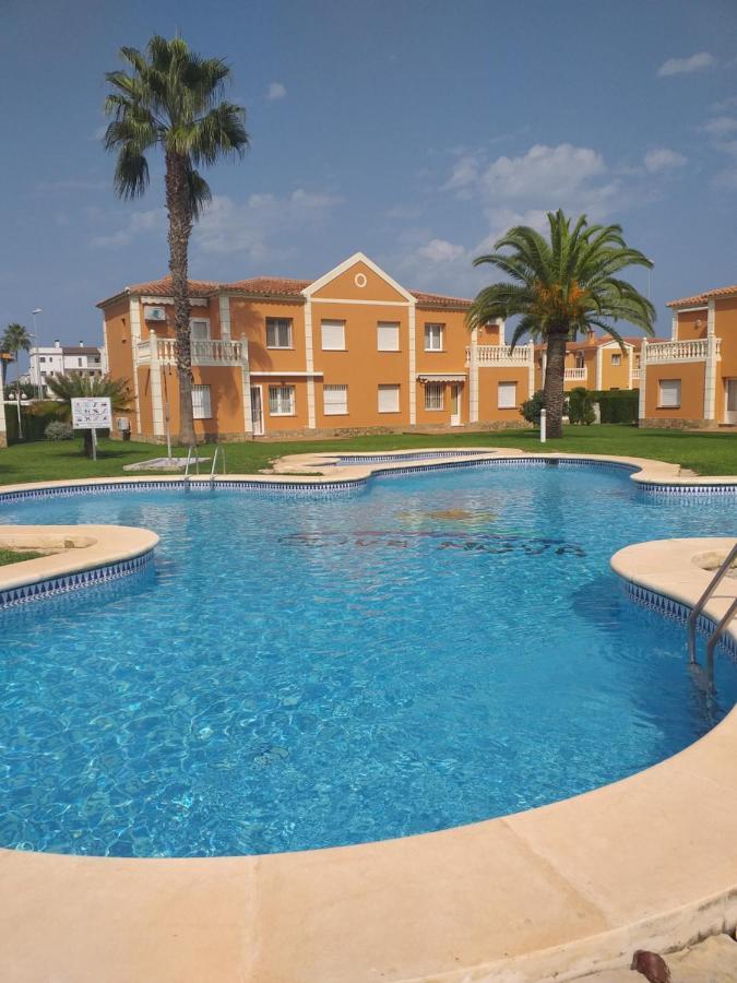Oliva Nova Flat In Front Of Met Apartman Kültér fotó